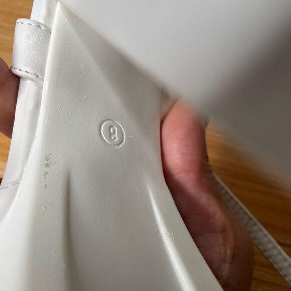 White Bulky Sole Sandel Heel - Picture 6 of 7